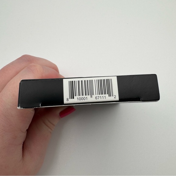 Kylie Jenner Pressed Blush Powder in Kitten Baby 0.26 oz Light Peach Vegan Clean - Picture 7 of 9